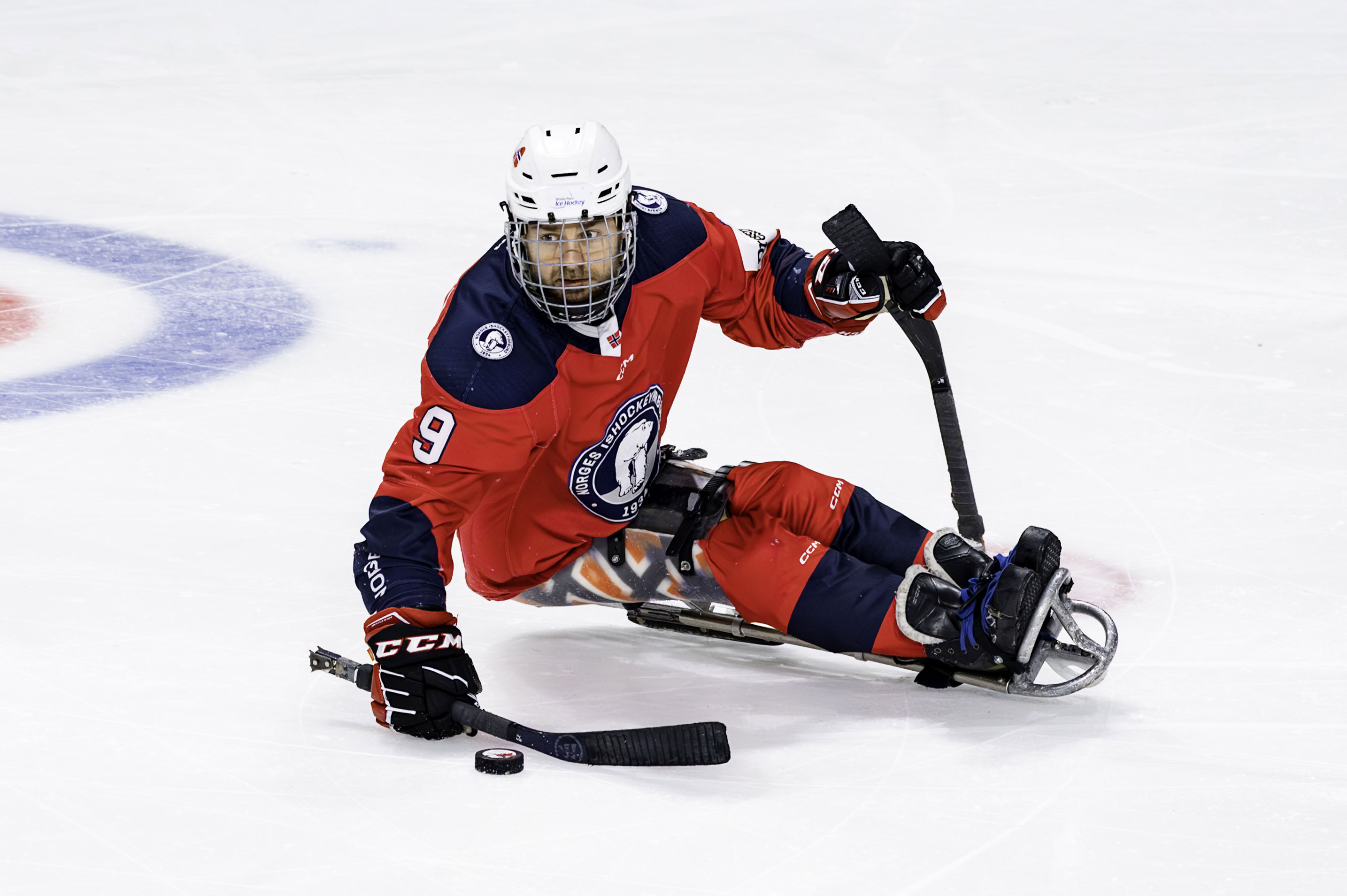 Morten Værnes i aksjon på paraishockey-landslaget